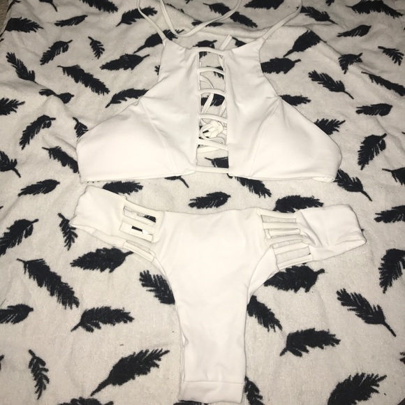 White swim suit - Picture 1 of 3