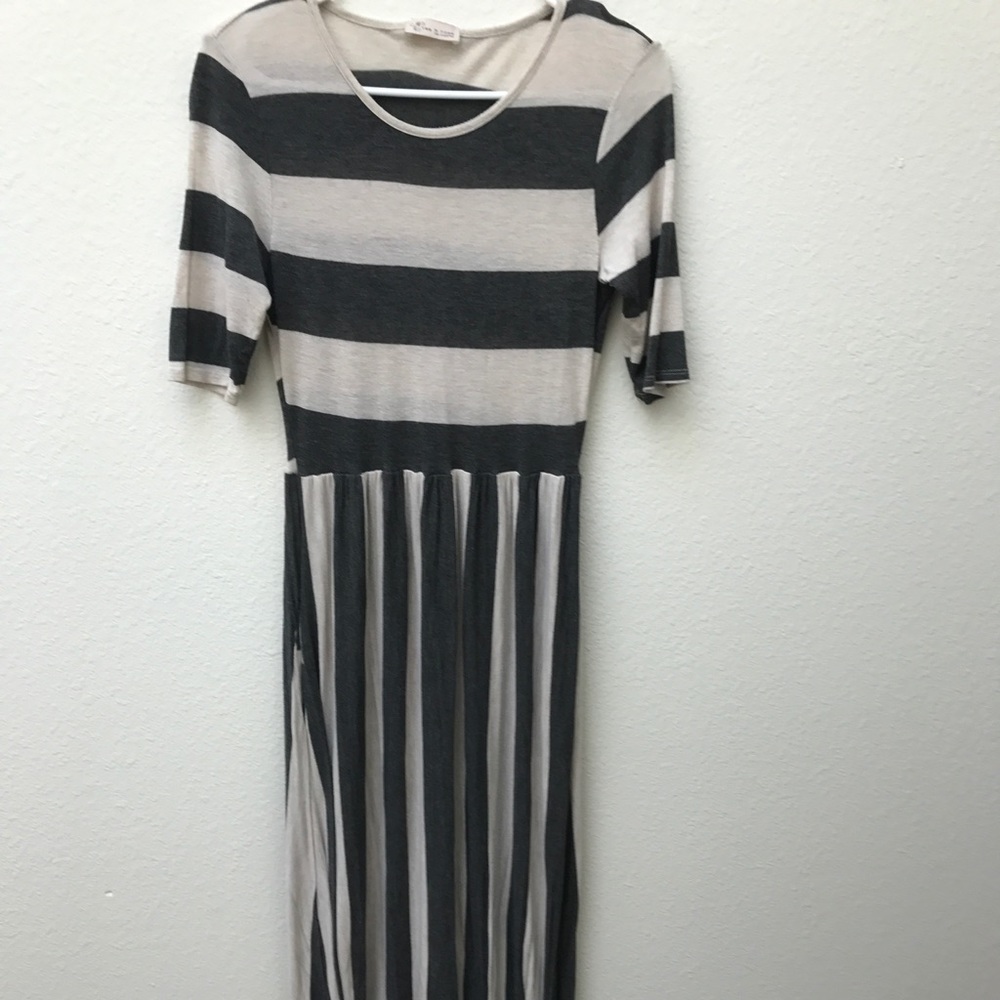 Boutique Maxi Dress 👗(HAS POCKETS❤️❤️)