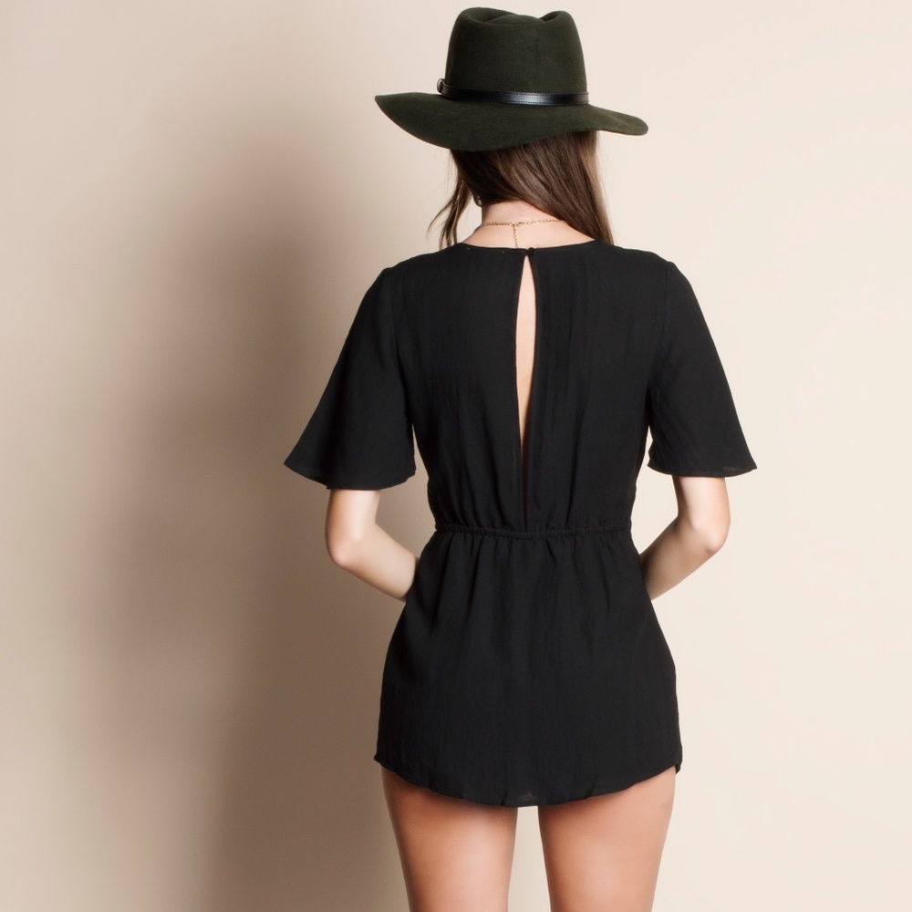 Crossover Faux Wrap Romper - Picture 3 of 3