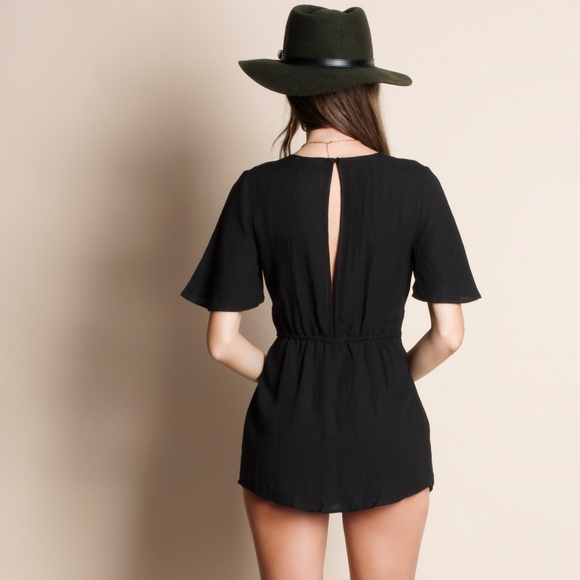 Crossover Faux Wrap Romper - Picture 3 of 3
