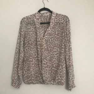 Hinge leopard print blouse