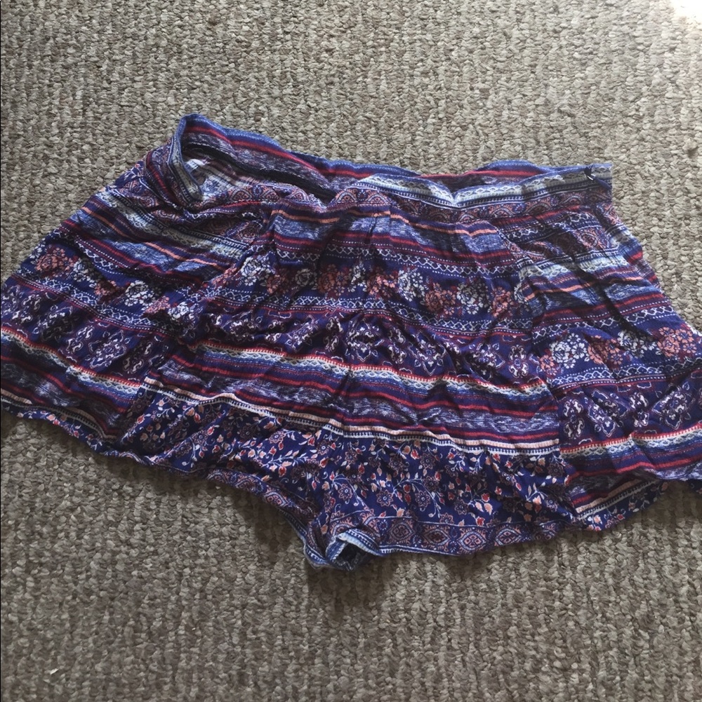 Flowy patterned shorts