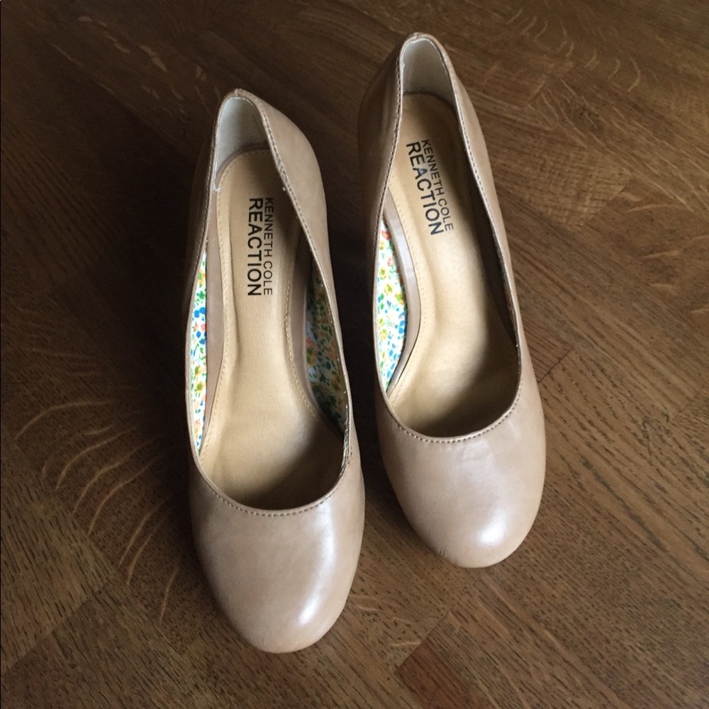 Make an offerNeutral colored Kenneth Cole Shoes 👠
