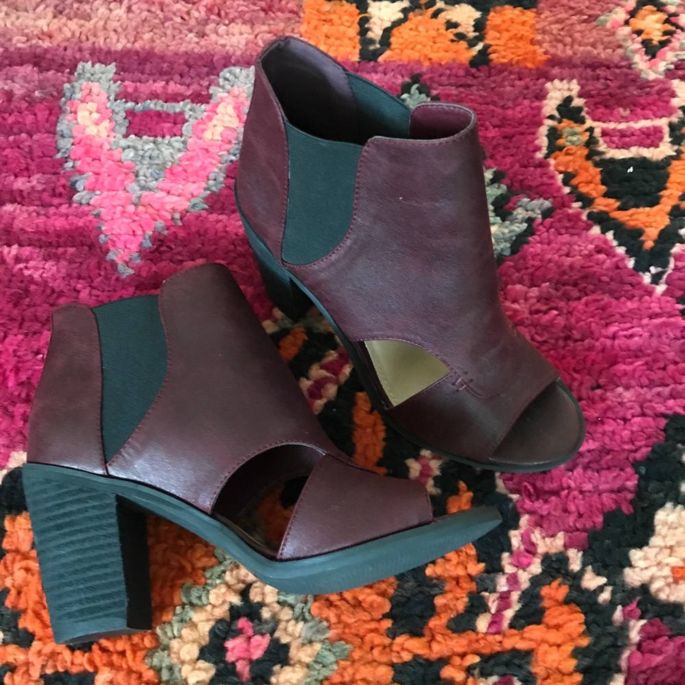 PRICE DROPPED Never worn maroon heels