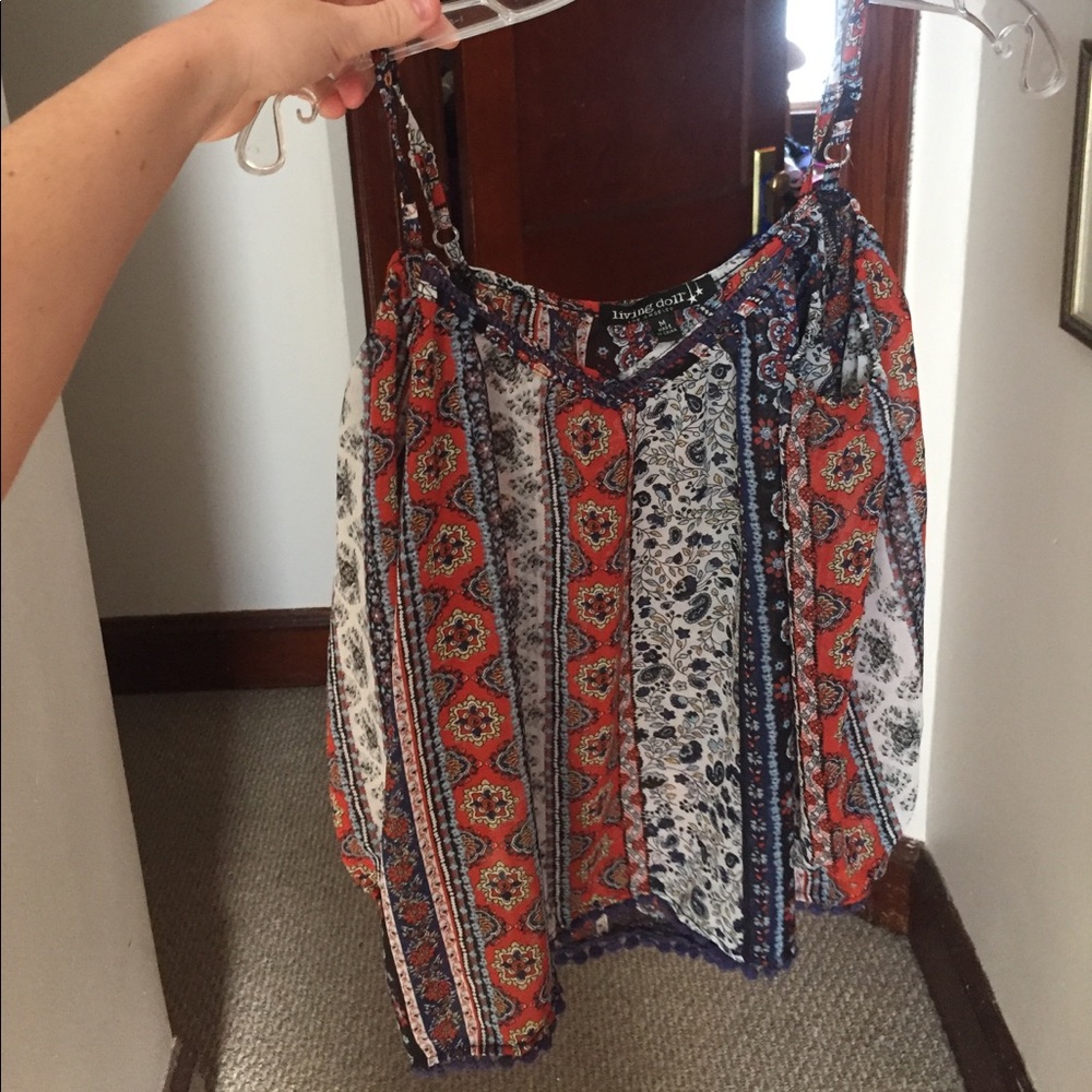 Quarter-length sleeve top