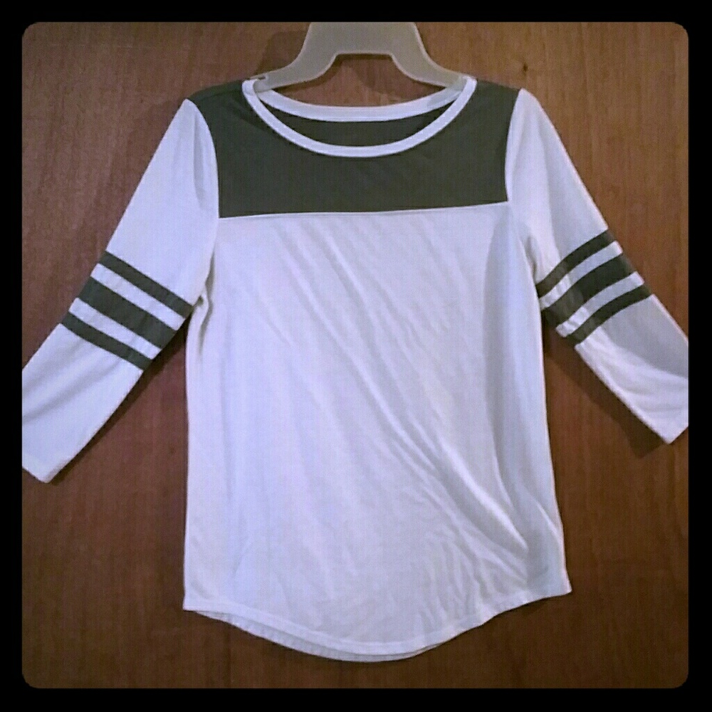 Quarter sleeve shirt