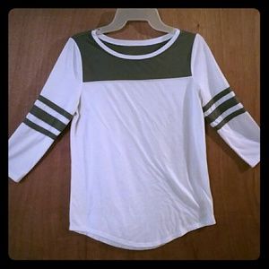 Quarter sleeve shirt