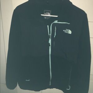 CUTE, Black North Face Jacket Size (LARGE)