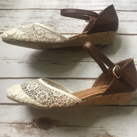 Seychelles Lace Toe Wedge - Picture 2 of 8