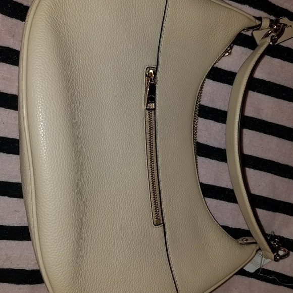 New with tags coach shoulder bag! - Picture 3 of 3