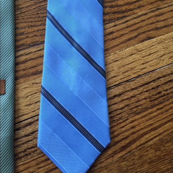 Michael Kors (2) Ties - Picture 4 of 4