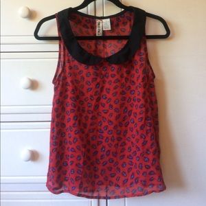 Pattered sleeveless blouse
