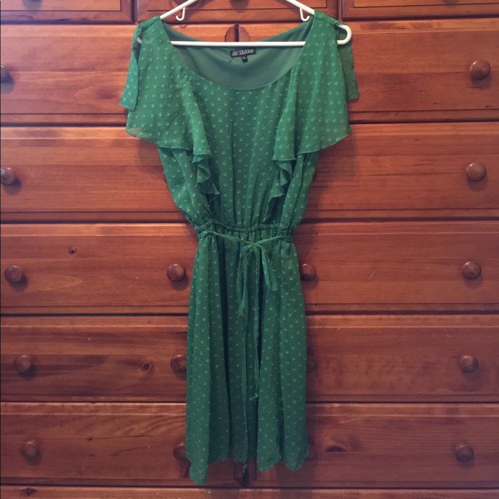 Adorable green dot dress!