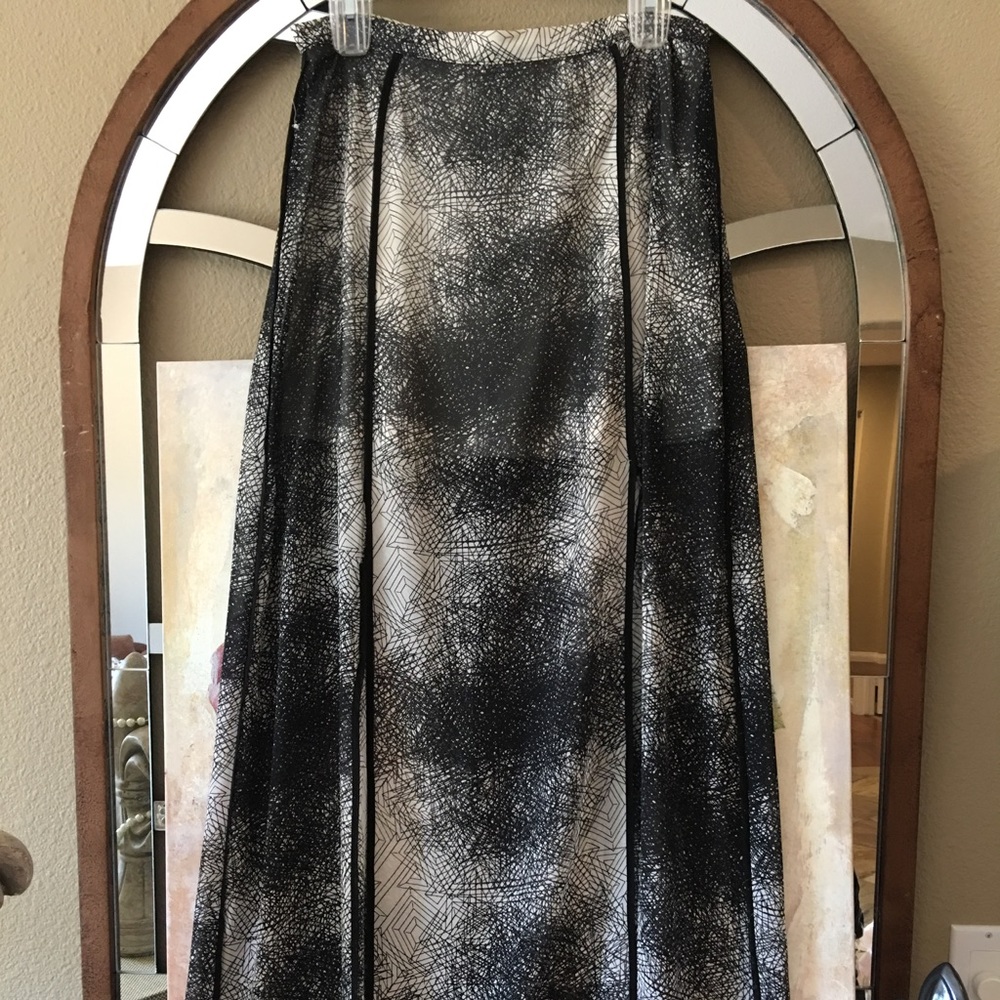 Fora black white Maxi skirt two high slits Jr. L