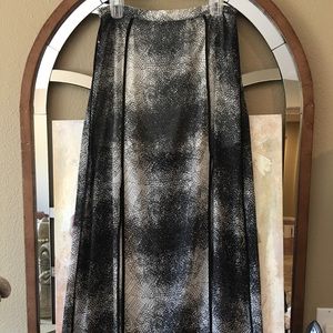 Fora black white Maxi skirt two high slits Jr. L