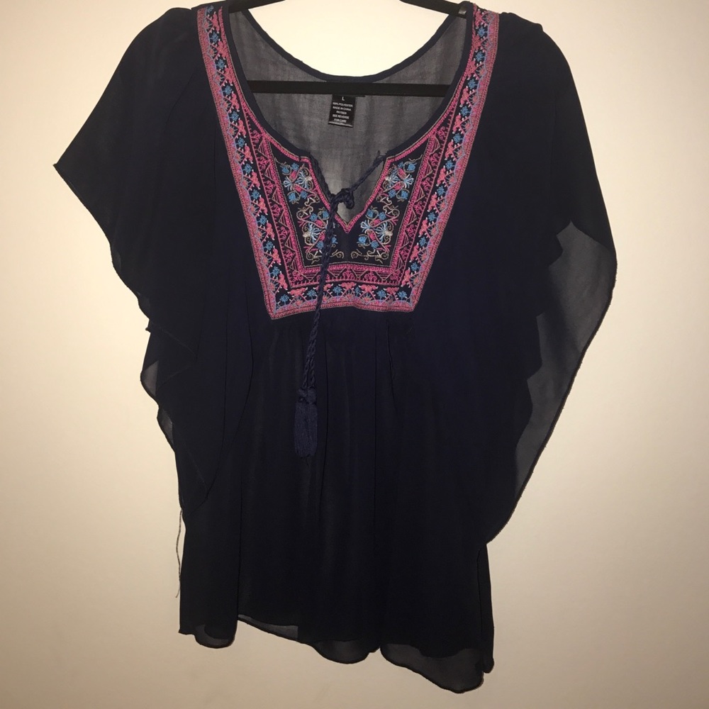 ✨BLOUSE✨ - Picture 2 of 3