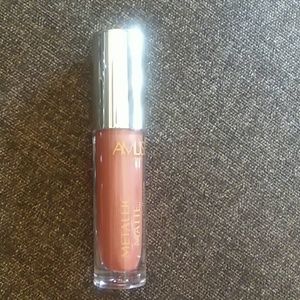 Metallic matte long lasting lip