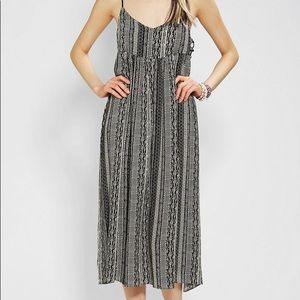 Ecote Midi Dress