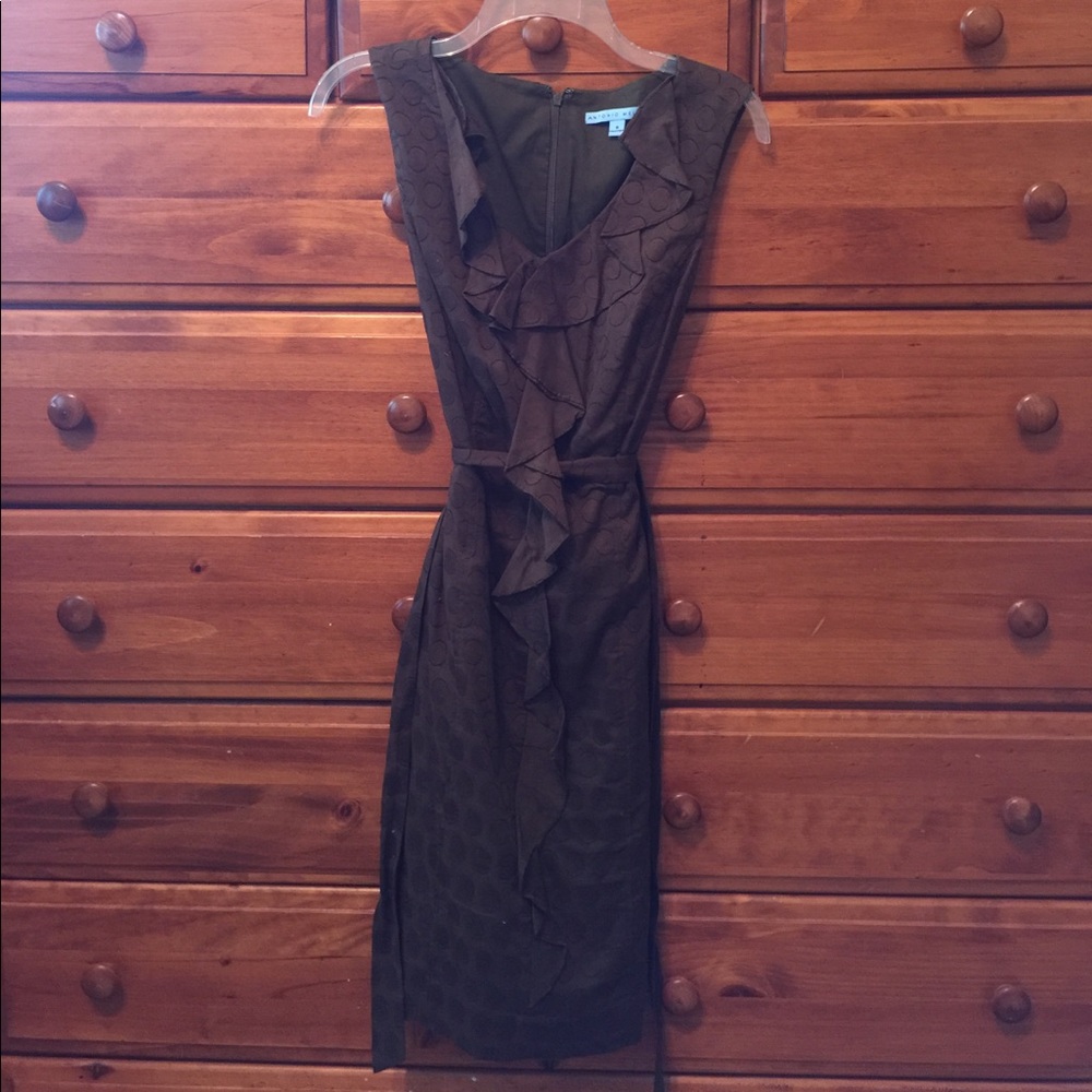 Sleeveless dress.