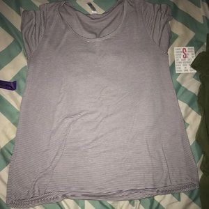 Lula Roe Classic T size medium