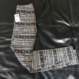 Black and white printed leggings