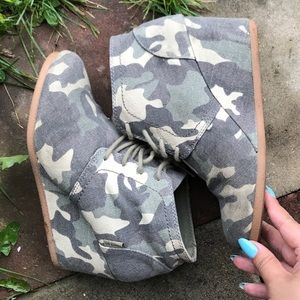 CAMO BOOTIES