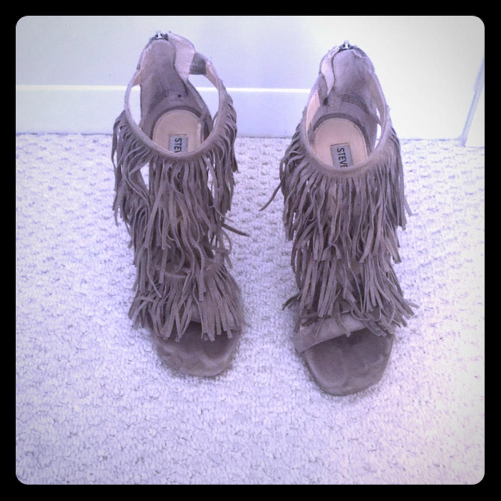 Steve Madden size 8 taupe fringe heel...
