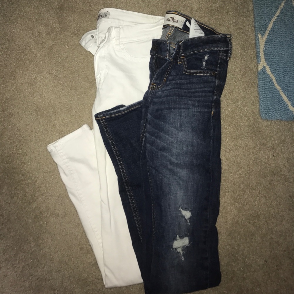 2 pairs of hollister jeans Bundle