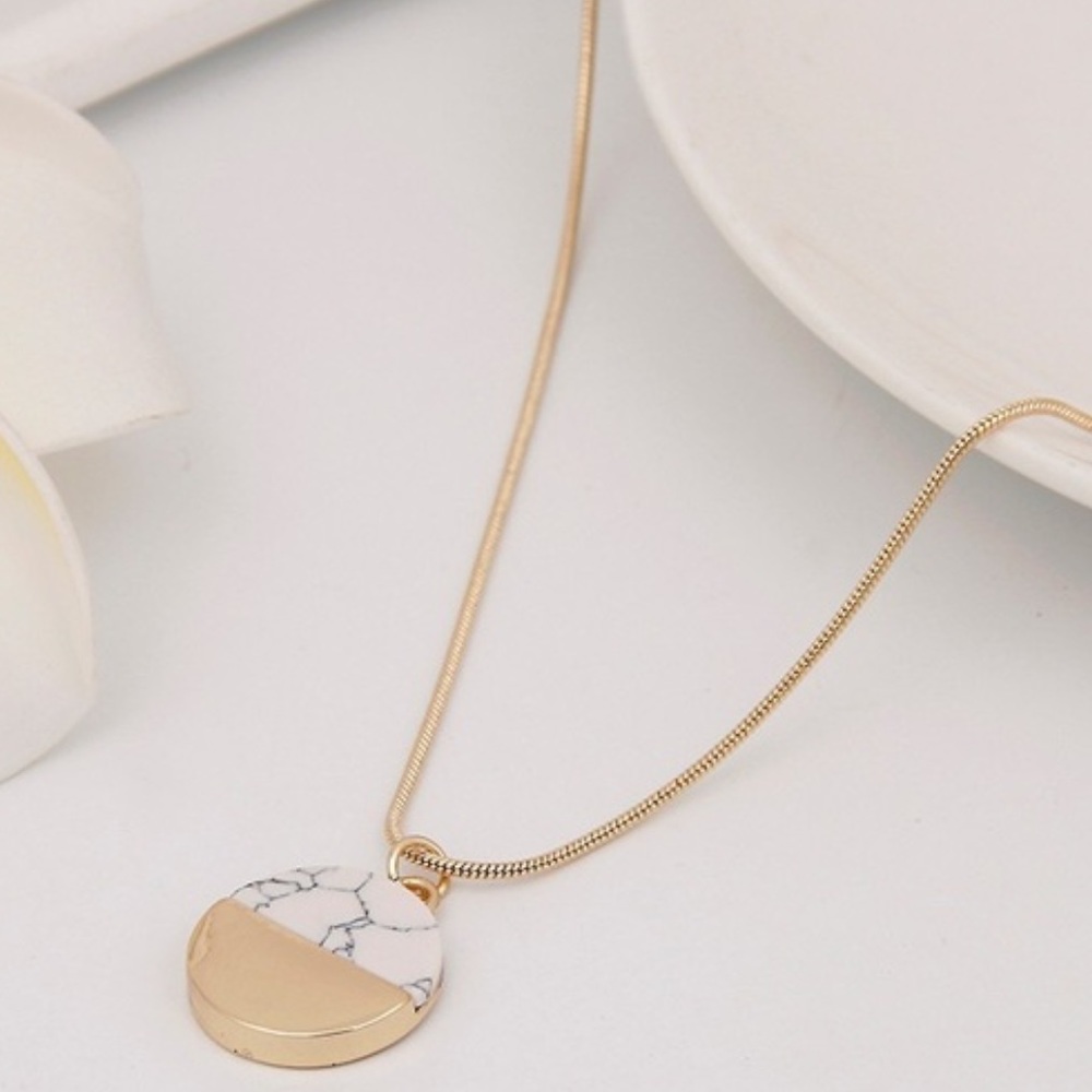Delicate White marble gold necklace NWOT