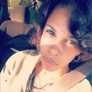 Meet your Posher, Crystal