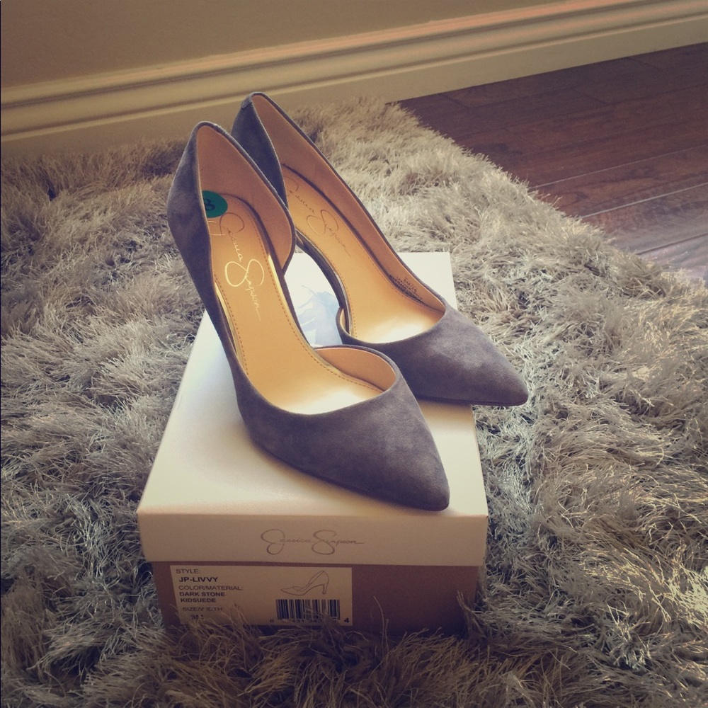 Jessica Simpson dark stone pump