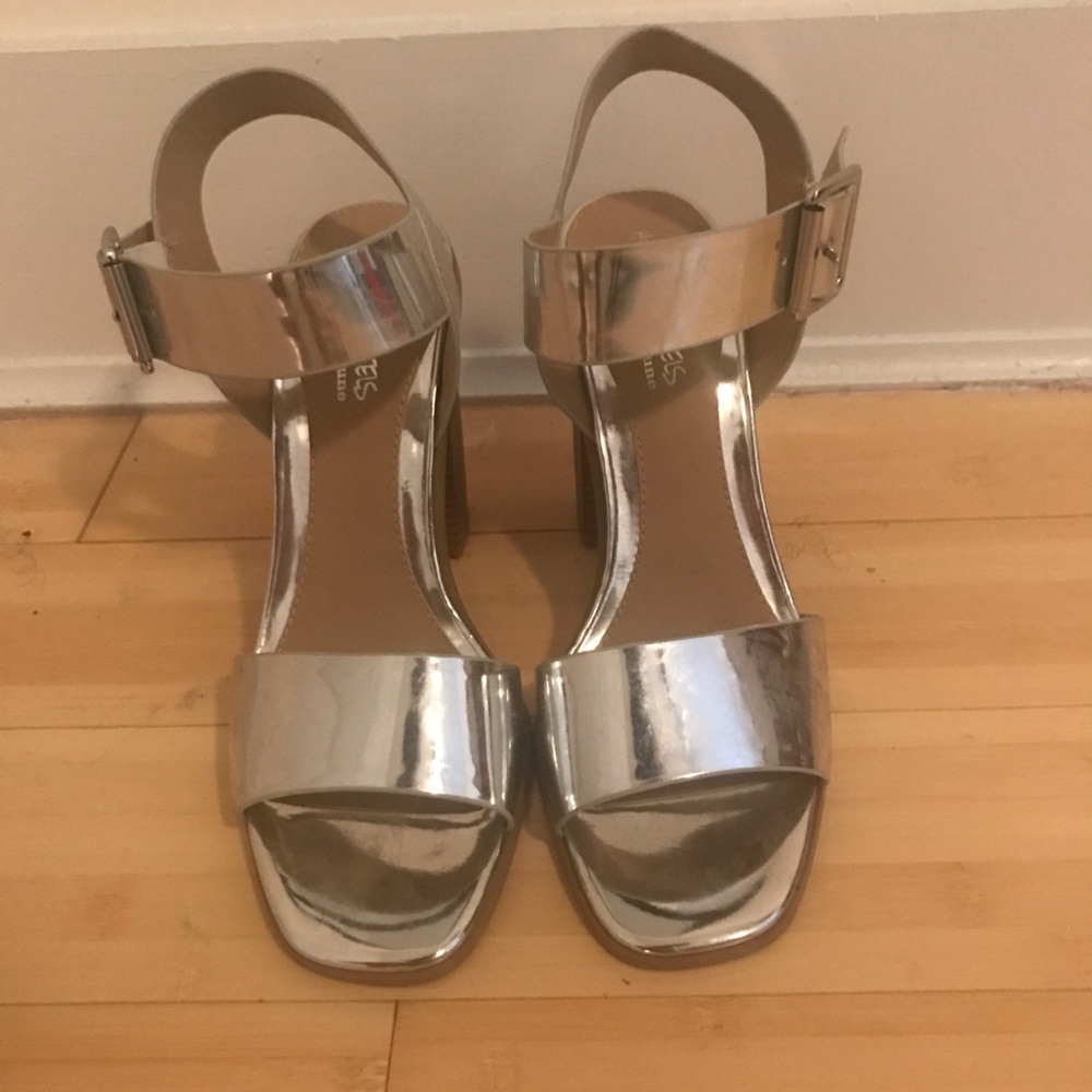 4" Silver heels by Dune