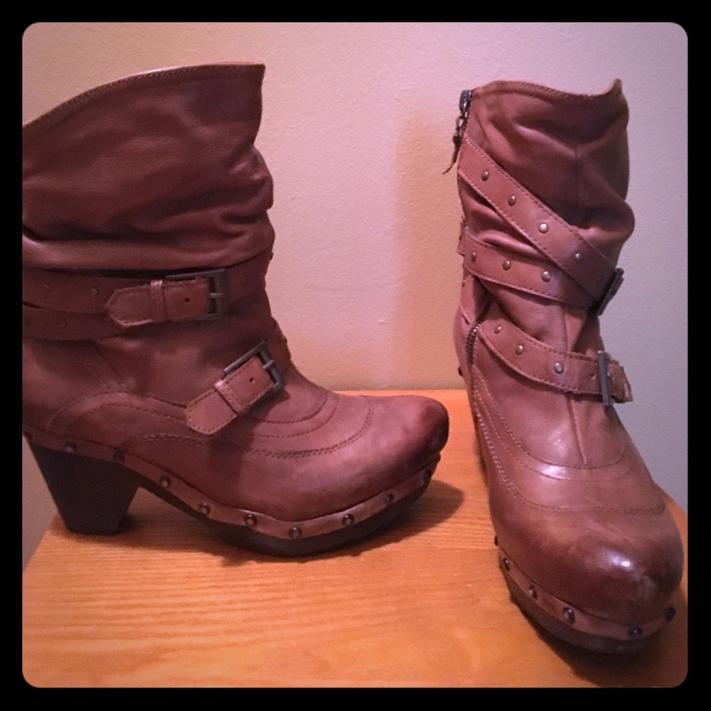 Size 7.5 almond boot