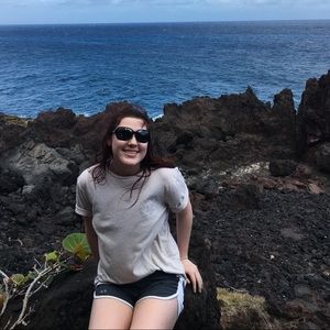 Meet your Posher, Lauren