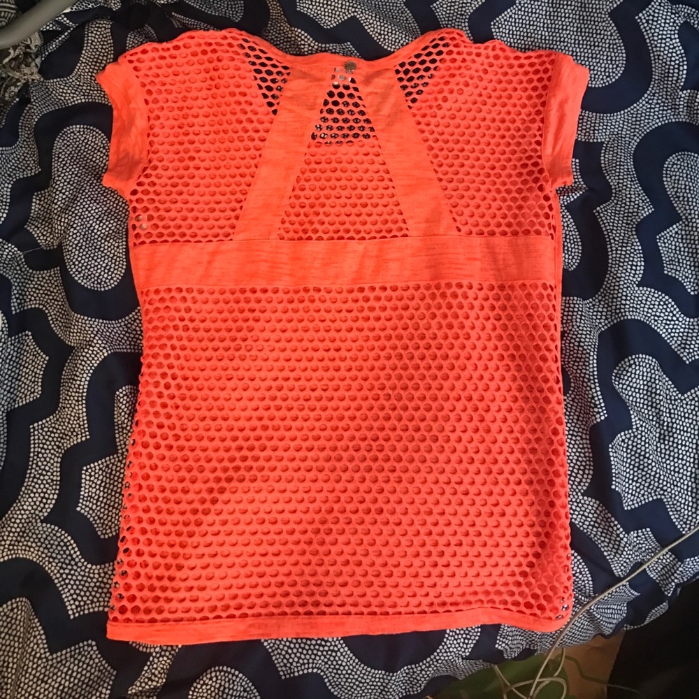 Lorna Jane active top