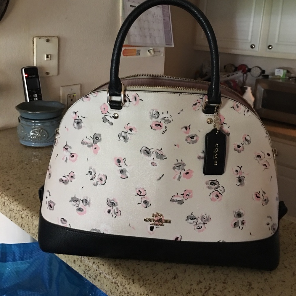 Beautiful authentic Coach purse NWOT