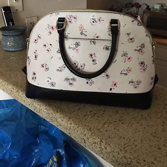 Beautiful authentic Coach purse NWOT - Picture 2 of 3