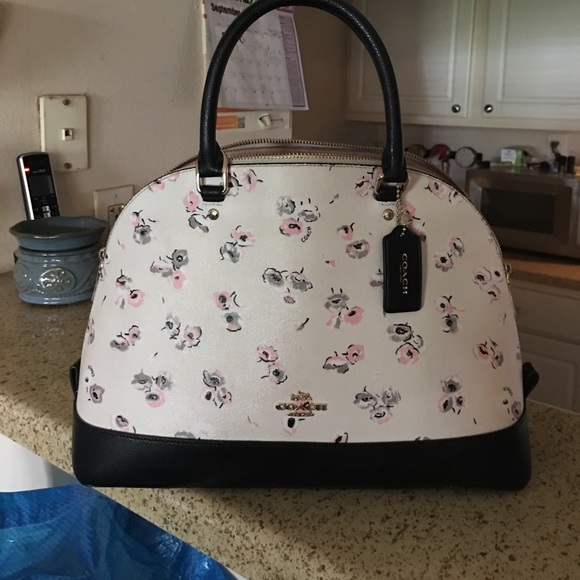 Beautiful authentic Coach purse NWOT - Picture 3 of 3