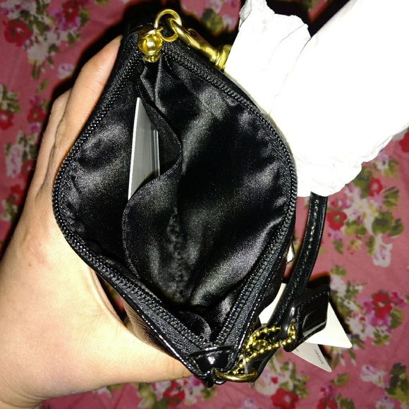 Bnwt Coach poppy line wristlet - Picture 3 of 3