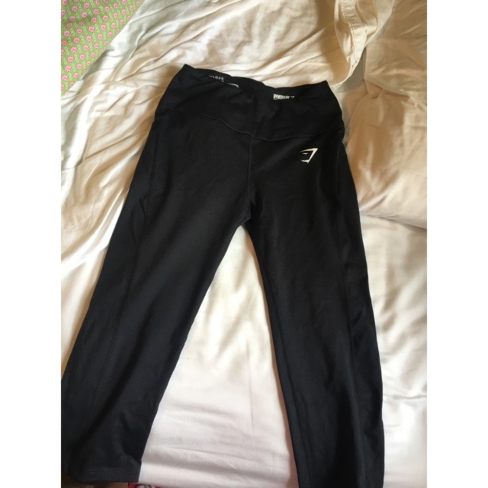 Never Worn Gym Shark Cropped leggings.