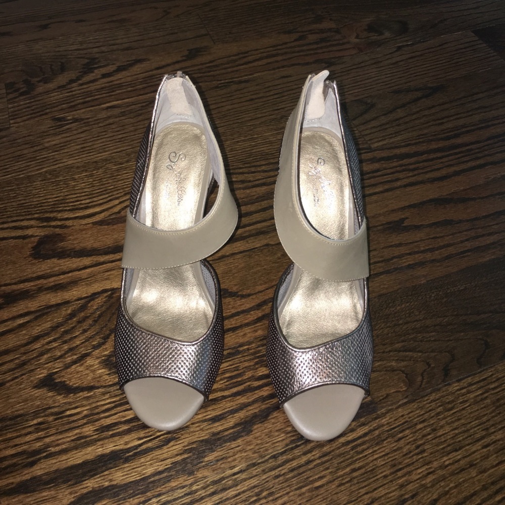 Seychelles silver heels