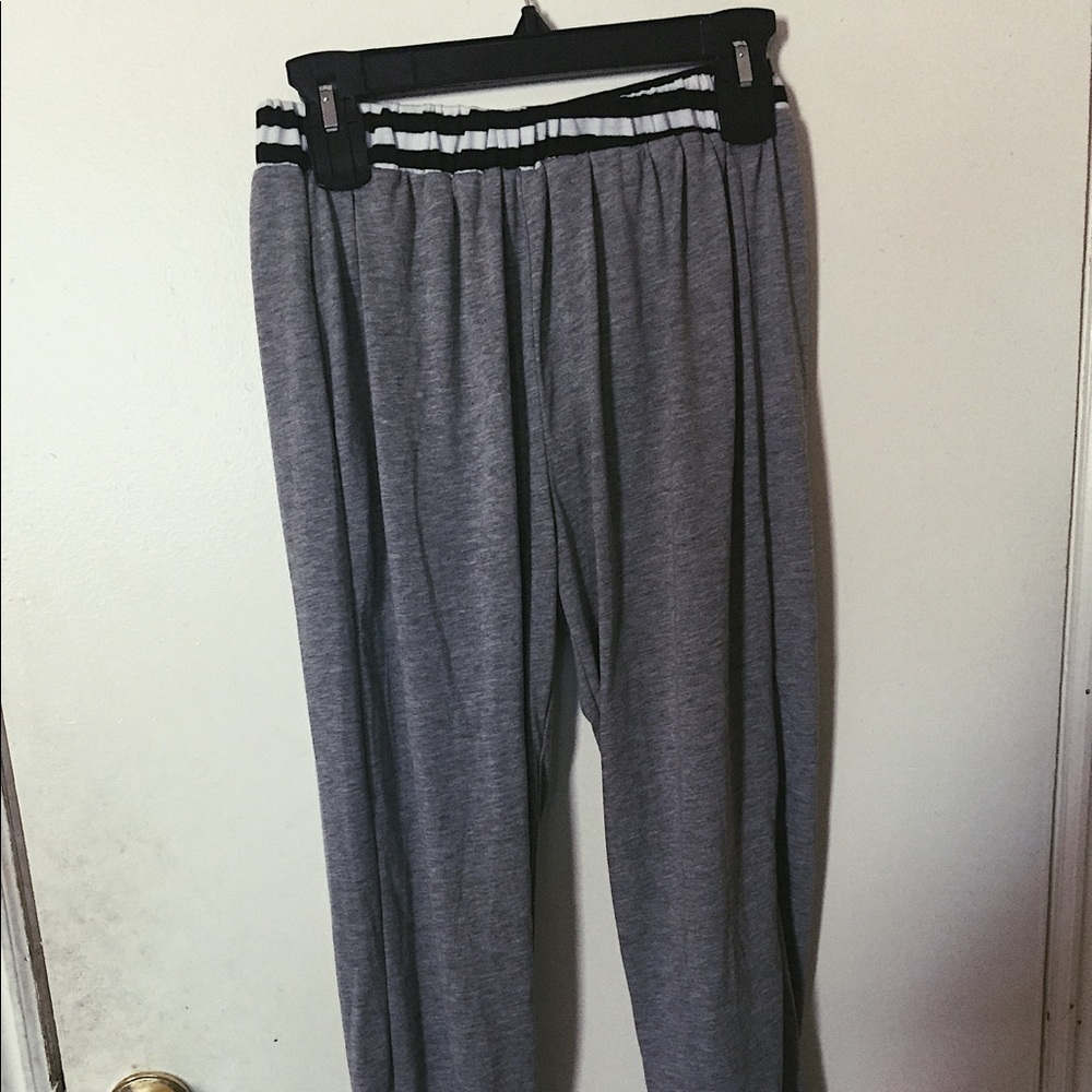 grey joggers ✨