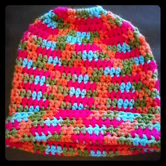 Crochet ponytail beanie - Picture 1 of 2