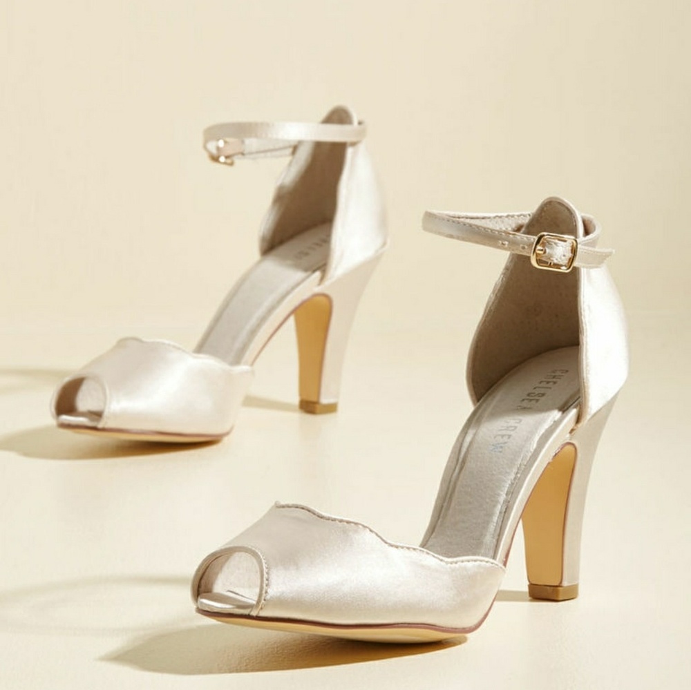 Scallop Your Alley Peep Toe Heel in Ivory