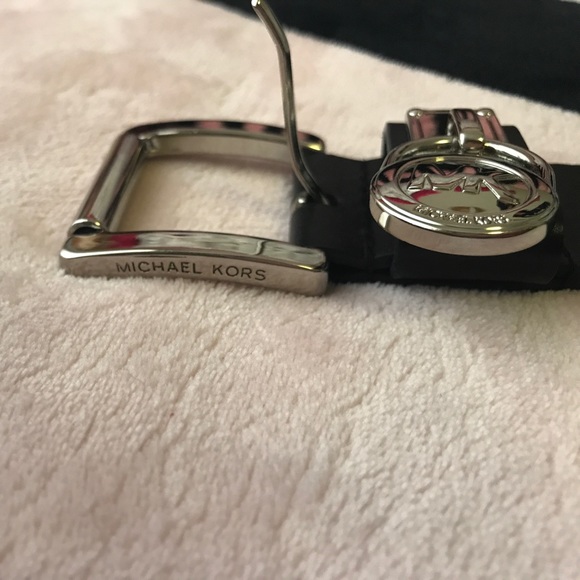Black Micheal Kors Large Belt - Picture 1 of 4