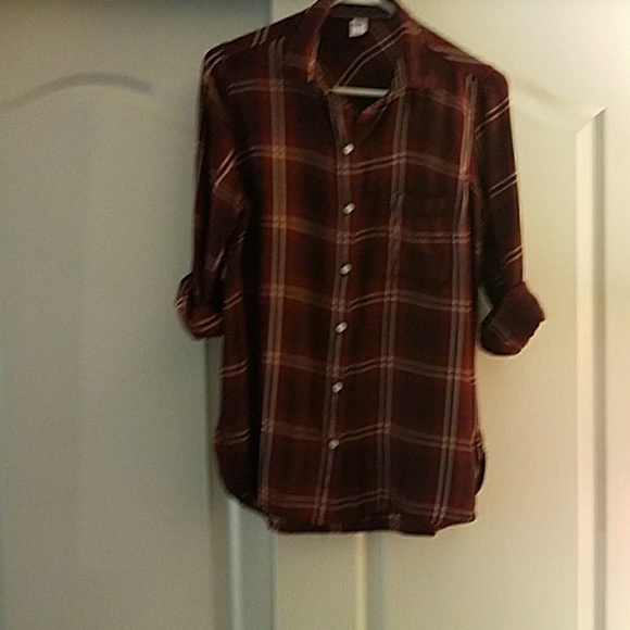 Old Navy Hi Low Button up blouse - Picture 2 of 2
