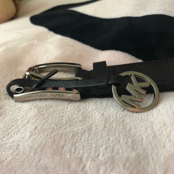 Black Large Micheal Kors Belt - Picture 1 of 4
