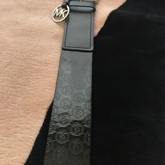 Black Large Micheal Kors Belt - Picture 2 of 4