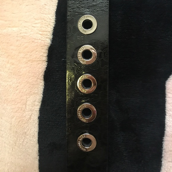 Black Large Micheal Kors Belt - Picture 3 of 4