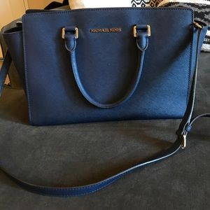 Micheal Kors - SELMA purse medium good condition!